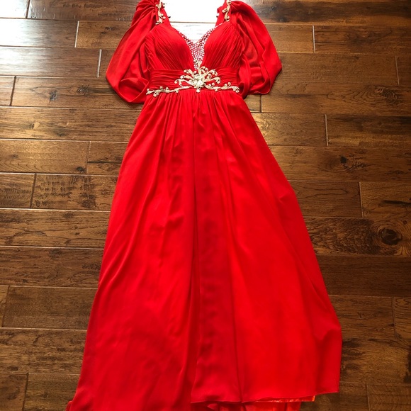 Beautiful Red Gown - Picture 1 of 5